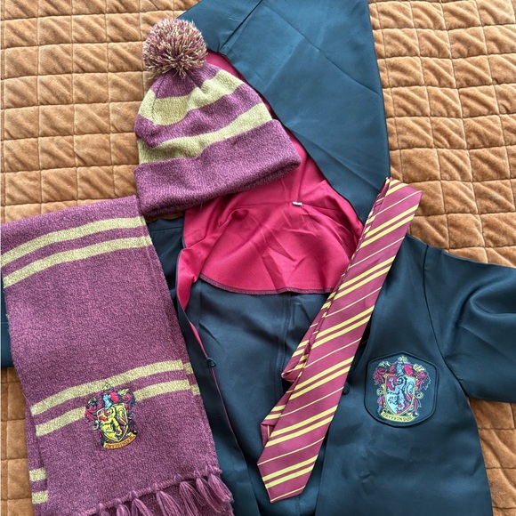 Other - Gryffindor Scarf, Hat, and Tie Set